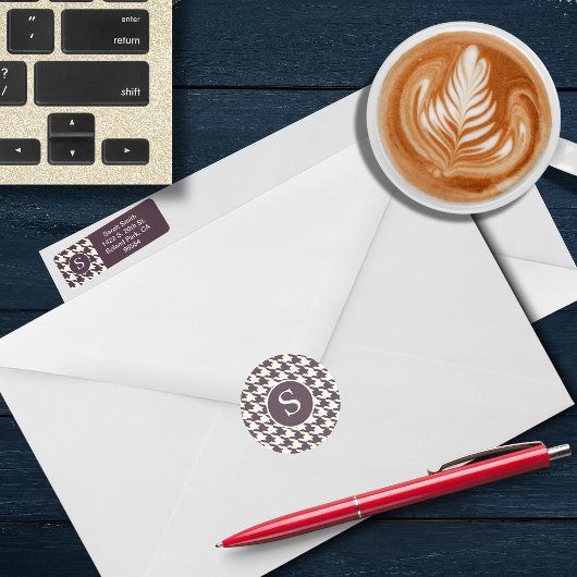 Sticker Rond Monogramme de prune violette de Houndstooth modern