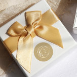 Sticker Rond Monogramme d'or Initiales Mariage céleste<br><div class="desc">Sceller votre thème céleste avec le "Monogramme d'or Initiales Mariage céleste Sticker rond classique" Contre un arrière - plan blanc propre, la lune et les étoiles du croissant doré, complétées par les initiales élégamment simples personnalisables du couple, deviennent un emblème enchanteur. Les phases de lune délicatement incorporées ajoutent une couche...</div>
