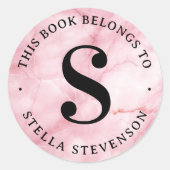 Sticker Rond Monogramme initial bibliothèque de marbre rose éti (Devant)