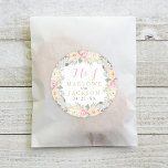 Sticker Rond Monogramme Mariage rose et or Floral Boho<br><div class="desc">L'autocollant de faveur de mariage de style boho comporte un monogramme personnalisé qui peut être personnalisé, encadré d'une couronne ronde de fleurs romantiques, de feuilles botaniques et d'accents de plume d'oiseau rustique. Les couleurs douces sont le rose, la pêche, la crème, le vert, le gris et l'or. Parfait pour un...</div>