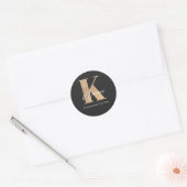 Sticker Rond Monogramme moderne Initiale K & Nom Personnalisé (Enveloppe)
