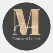 Sticker Rond Monogramme moderne M & Nom initial Personnalisé (Devant)