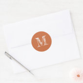 Sticker Rond Monogramme moderne Monogramme initial orange brûlé (Enveloppe)
