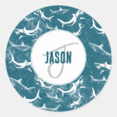 Sticker Rond Monogramme Motif de requins bleus en détresse (Devant)