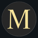 Sticker Rond Monogramme noir et or élégant<br><div class="desc">Un design élégant et moderne noir et or avec votre monogramme en or style de police professionnelle sur arrière - plan noir. Cliquez sur le bouton customiser pour personnaliser le design en choisissant la couleur qui vous plaît et même ajouter votre propre texte. Veuillez noter que la feuille d'or affichée...</div>