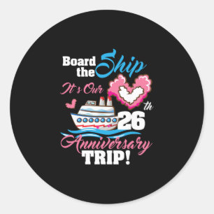 Sticker Rond Montez à bord C'est notre voyage pour notre 26ème 