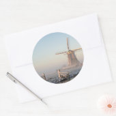 Sticker Rond Moulin à vent dans la neige au lever du soleil col (Enveloppe)