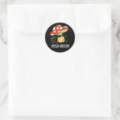 Sticker Rond Mush vroom Funny Fast Mushroom Pun Dark BG (Sac)