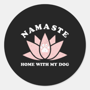 Sticker Rond Namaste à la maison avec mon chien Cadeau de yoga