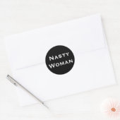 Sticker Rond Nasty Woman, texte blanc en gras sur les autocolla (Enveloppe)