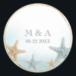 Sticker Rond Nautical Starfish Wedding Favor Envelope Seals<br><div class="desc">Conçus pour coordonner avec ma collection de mariages de mer Starfish, ces autocollants monogrammes de mariage nautique aquarelle ajouteront une touche de finition élégante à vos invitations de mariage et à vos faveurs. Il comprend des étoiles de mer, une vague océanique, du sable pétillant et une bague en or rustique...</div>