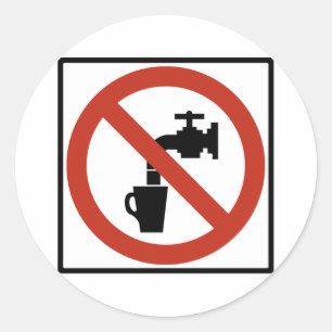 Sticker Rond Ne buvez pas le signe de route de l'eau