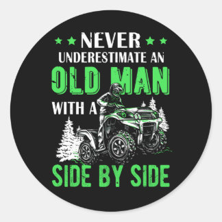Sticker Rond Ne Sous-Estime Jamais Un Vieil Homme Hors Utv Atv 