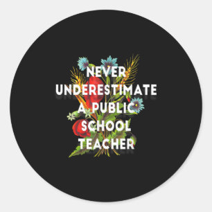 Sticker Rond Ne Sous-Estimez Jamais Motiva, Enseignante À L'Éco