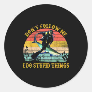 Sticker Rond Ne suivez pas les choses stupides de plongée