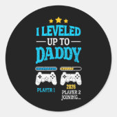 Sticker Rond New Dad Fathers Day Leveled Up To Daddy 2026 Level (Devant)