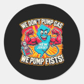 Sticker Rond New Jersey We Don't Pumg Gas, We Pump Fists (Devant)