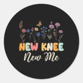 Sticker Rond New Knee New Me Funny Knee Surgery Recovery Joke (Devant)