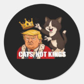 Sticker Rond No Kings Anti Cats Funny Classic Style (Devant)