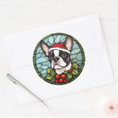 Sticker Rond Noël de Boston Terrier en verre teint (Enveloppe)