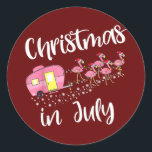 Sticker Rond Noël En Juillet Flamant rose Pink Funny Camping<br><div class="desc">Noël En Juillet Flamant rose Pink Funny Camping Cadeau Camping Camper. Un cadeau parfait pour votre père, maman, papa, hommes, femmes, amis et membres de la famille le jour de Thanksgiving, Noël, Fête des mères, Fête des pères, 4 juillet, 1776 Jour indépendant, Fête des anciens combattants, Fête de l'Halloween, Fête...</div>