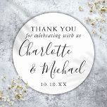 Sticker Rond Noir Et Blanc Signature Mariage Favoriser Merci<br><div class="desc">Noir et blanc signature mariage faveur merci classique collant rond avec des noms de style signature. Personnalisez avec vos informations de remerciement spéciales en typographie chic. Conçu par Thisisnotme©</div>