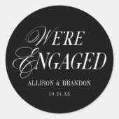 Sticker Rond Noir Nous sommes engagés Faveurs de la partie d'en (Devant)