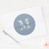 Sticker Rond Nom du script moderne Monogramme initial Dusty Blu (Enveloppe)