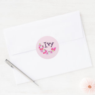 Sticker Rond Nom Ivy avec guirlande de fleurs de bébé suricate,