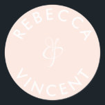 Sticker Rond Noms personnels minimalistes du Mariage corail Cla<br><div class="desc">Ces autocollants de mariage neutres et personnalisés sont un bel ajout à toute célébration mariage. Ces autocollants personnalisables sont conçus pour ajouter une touche personnelle à vos faveurs de mariage ou à vos cadeaux de remerciement. Elles sont de différentes formes et tailles. Ces autocollants peuvent également être utilisés pour des...</div>