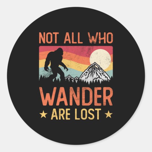 Sticker Rond Not All Who Wander Are Lost Cool Bigfoot (Devant)