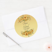 Sticker Rond Note + Noms des mariés Fleurs jaune doré (Enveloppe)