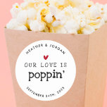 Sticker Rond Notre Amour Est Le Popcorn Mariage De Poppin Favor<br><div class="desc">Notre Amour Est Poppin'Mariage Popcorn Stickers Favoriser</div>
