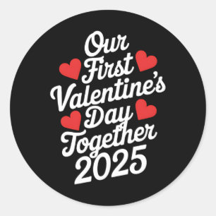 Sticker Rond Notre premier jour de la Saint-Valentin ensemble 2