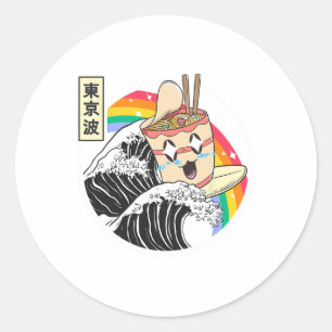 Sticker Rond Nouilles Ramen Instantanées Surfant sur une Vague