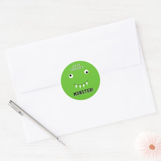 Sticker Rond "Nous avons créé un monstre" Baby shower Halloween (Enveloppe)