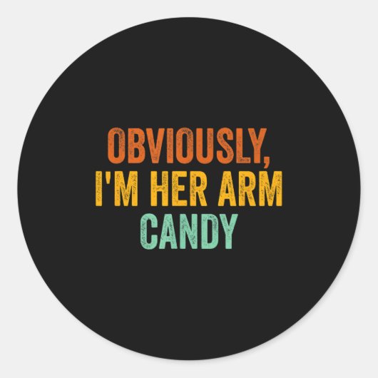 Sticker Rond Obviously, I'm Her Arm Candy Funny Sarcastic  (Devant)