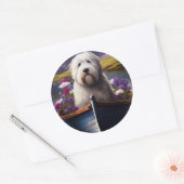 Sticker Rond Old English Sheepdog sur Paddle : Une aventure Pit (Enveloppe)