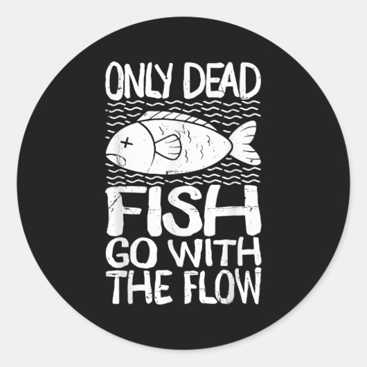 Sticker Rond Only Dead Fish Go With Flow Motivational Quote (Devant)