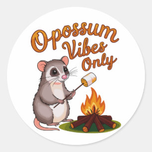 Sticker Rond Opossum avec Marshmallow - Opossum Vibes seulement