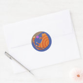 Sticker Rond Orange chat tabby avec jouet (Enveloppe)