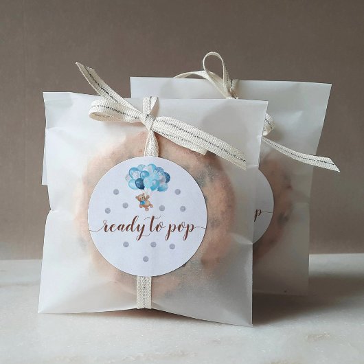 Sticker Rond Ours en peluche prêt à appuyer