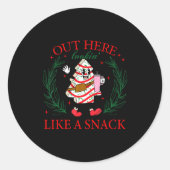 Sticker Rond Out Here Looking Like A Snack Funny Christmas Tree (Devant)