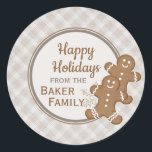 Sticker Rond Pain d'épices Homme Plaid Christmas Holiday Cookie<br><div class="desc">Les biscuits homme pain d'épice et le biscuit flocon pain d'épices sur une plaque brune neutre en font un choix festif confortable pour partager les biscuits de Noël et les bonbons de vacances cette année. Personnalisez avec votre propre message de vacances et votre nom de famille.</div>