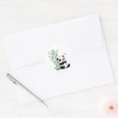 Sticker Rond Panda mangeant du bambou (Enveloppe)