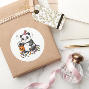 Sticker Rond Panda potelé d'Halloween avec ventre de bonbons et