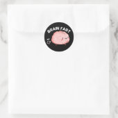 Sticker Rond Panier de cerveau amusant Anatomie Pun foncé BG (Sac)