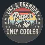 Sticker Rond Papa comme grand-père seulement Glacière Retro<br><div class="desc">Papa Like a Grand-père Only Glacière paternité Rétro Vintage Funny Crew Design graphique Cadeau Classic Round Stickers Classic Collection classique.</div>