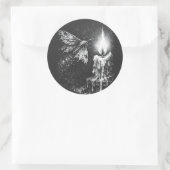 Sticker Rond Papillon vers la Flamme — par BurnsInHell (Sac)
