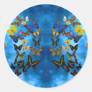 Sticker Rond Papillons colorés volant au-dessus des nuages bleu